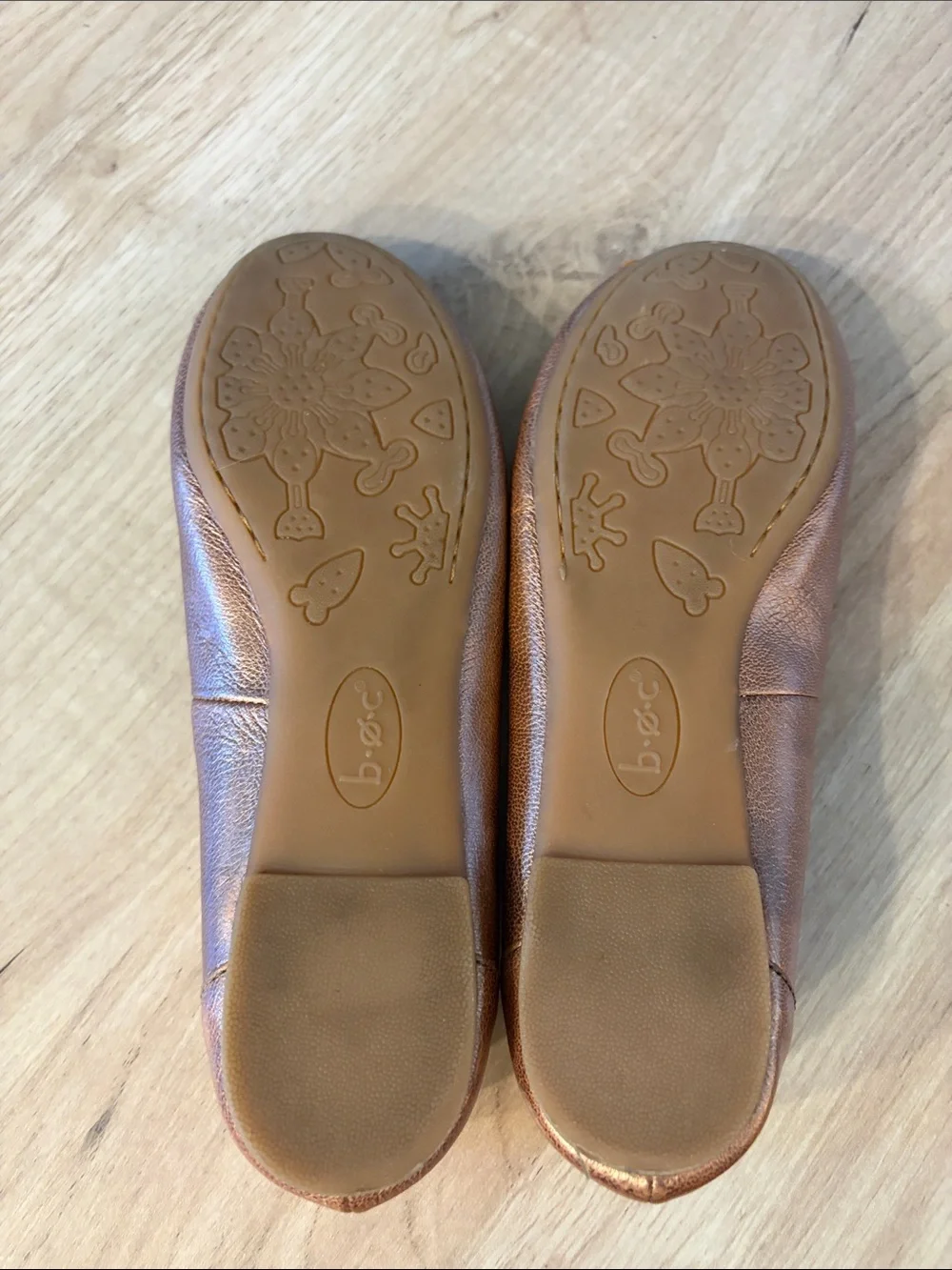 B.O.C BORN CONCEPT BROZE METALLIC LEATHER FLOWER BALLET FLATS SIZE 7